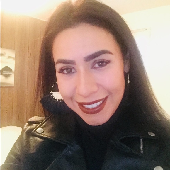 Meet your Posher, Priscila - Picture 5 of 6